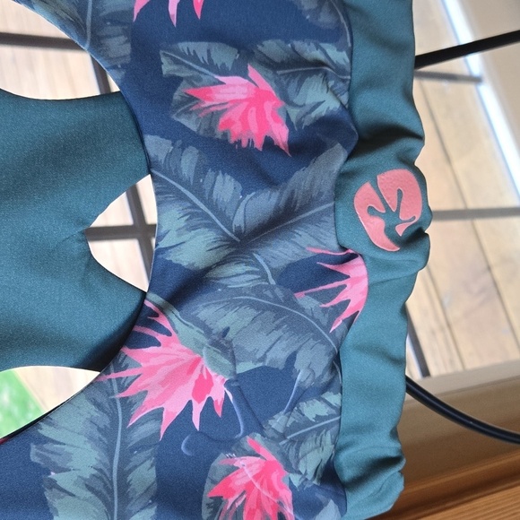 DartFrog Floral Sports Bra with Pink and Teal Design Sz. L - Picture 4 of 6